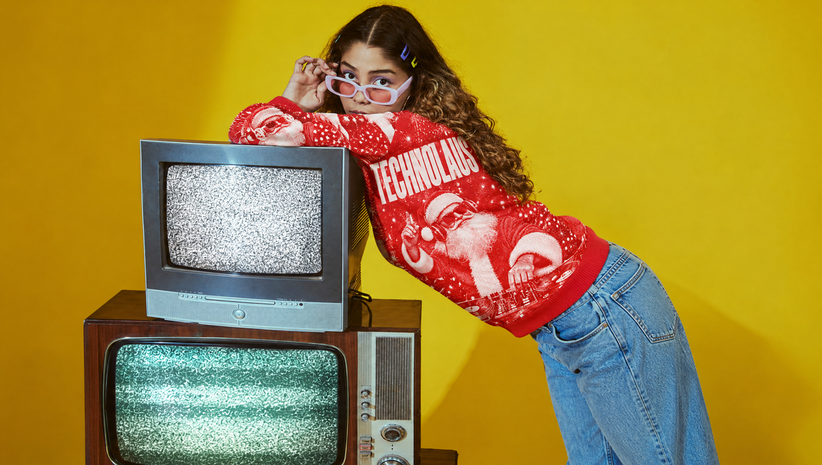 TECHNOLAUS sweater and retro televisions